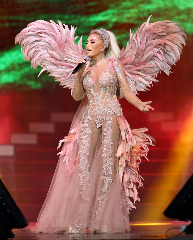 Pekkan bacıları eyni səhnədə - FOTOLAR